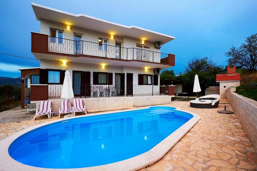 Villa Maria with pool
