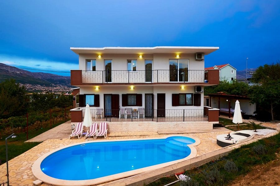 Villa Maria with pool