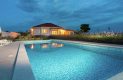 Villa Sukosan con piscina di sera