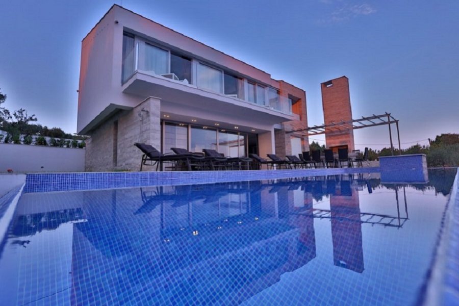 Villa Olimpia with pool