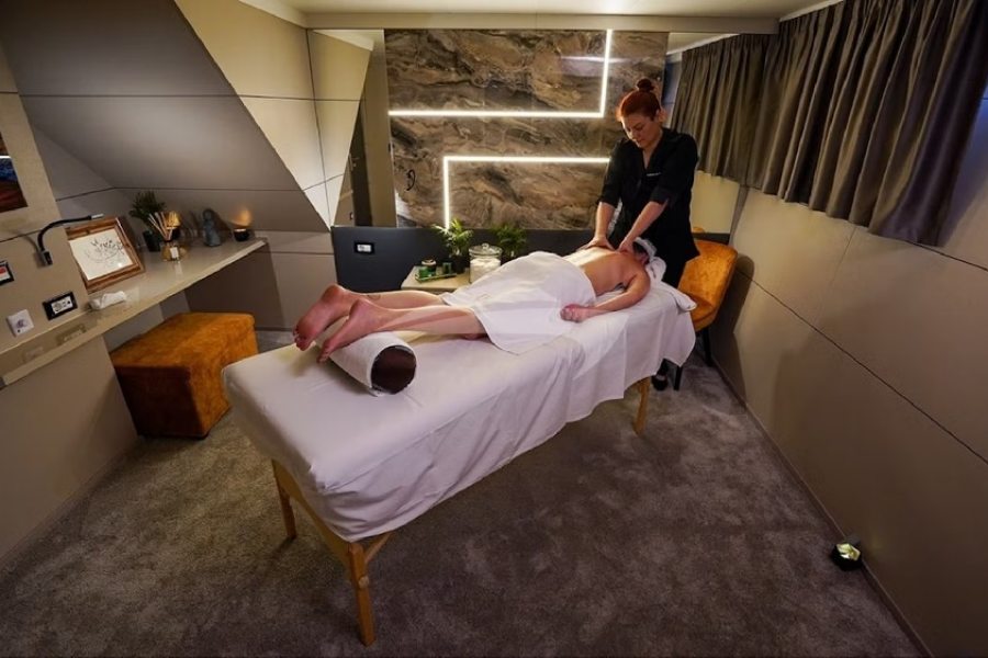 Spa/massage room