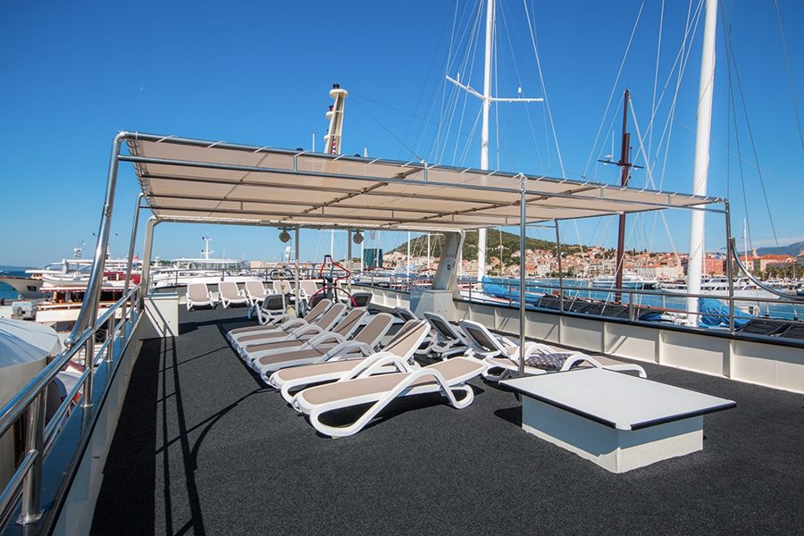 Sun deck with sun loungers