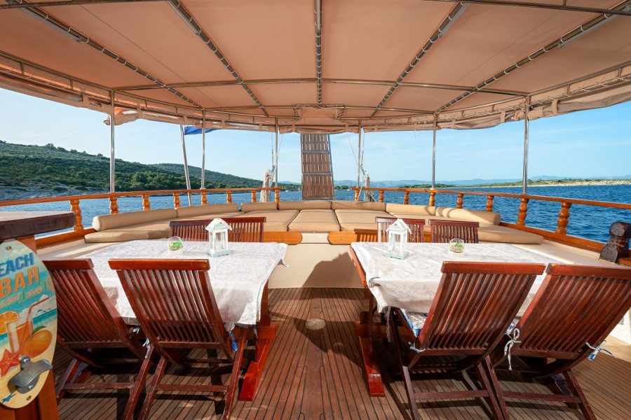 Stern deck with table
